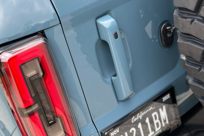 Ford Bronco fitted with RPlate digital plate